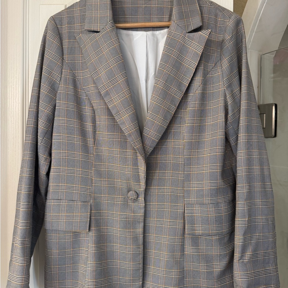Plaid Single-Button Blazer in Grey and Tan